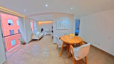 Soggiorno; luce naturale, stile moderno, pavimento in legno