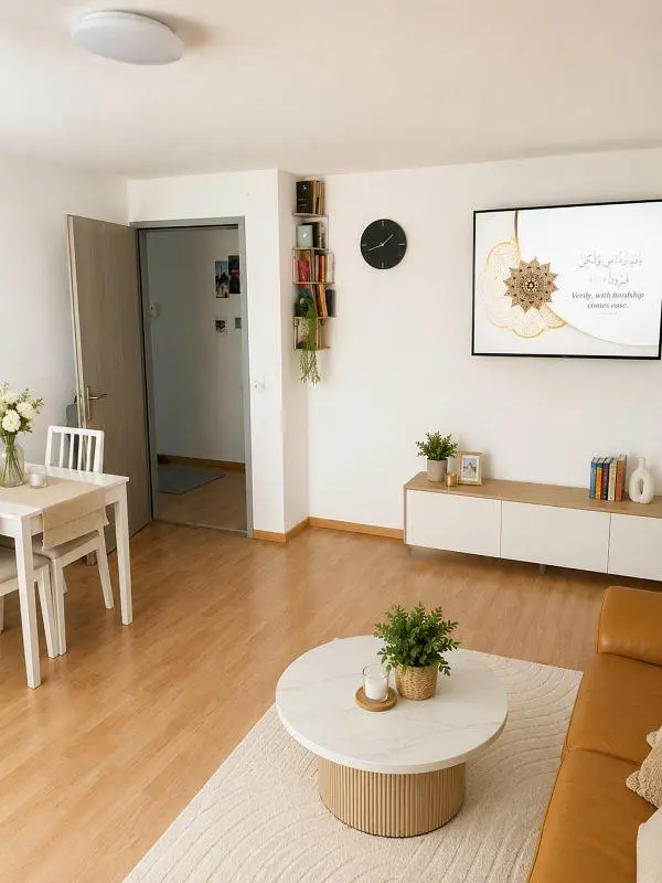 Soggiorno; luce naturale, pavimento in legno, stile moderno