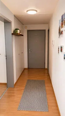 Guardaroba; pavimento in legno, luce naturale