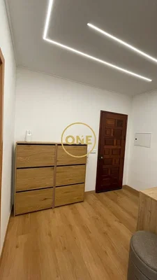 Спаваћа соба; дрвени под, реновиран, природно светло