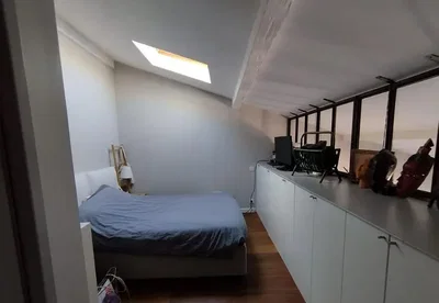 Camera da letto; luce naturale, pavimento in legno
