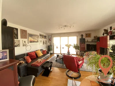 Wohnzimmer; holzboden, tageslicht, rustikaler stil