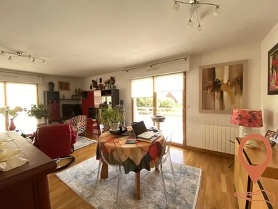 Wohnzimmer; tageslicht, holzboden