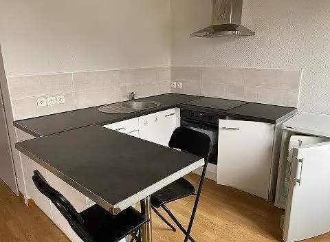 Küche; küchengeräte, fliesenboden, holzboden