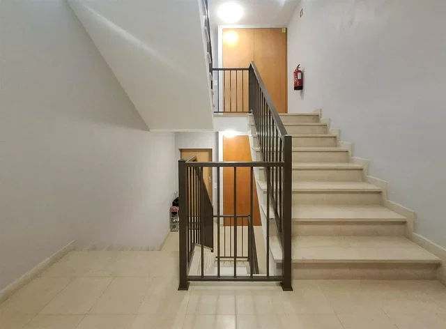 Altro; pavimento in piastrelle