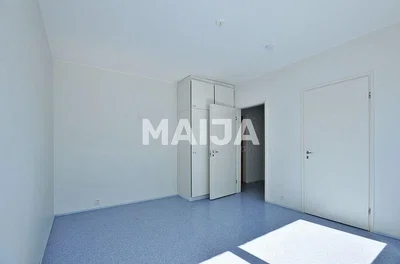 Slaapkamer; natuurlijk licht, tegelvloer