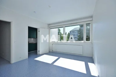Slaapkamer; natuurlijk licht, tegelvloer