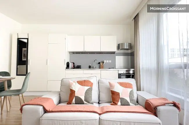 Wohnzimmer; küchengeräte, tageslicht, moderner stil