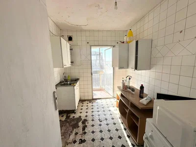 Kuchyňa; potrebná rekonštrukcia, dlažba