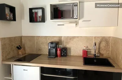 Keuken; keukenapparatuur, natuurlijk licht