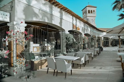 Sala da pranzo; luce naturale, commerciale