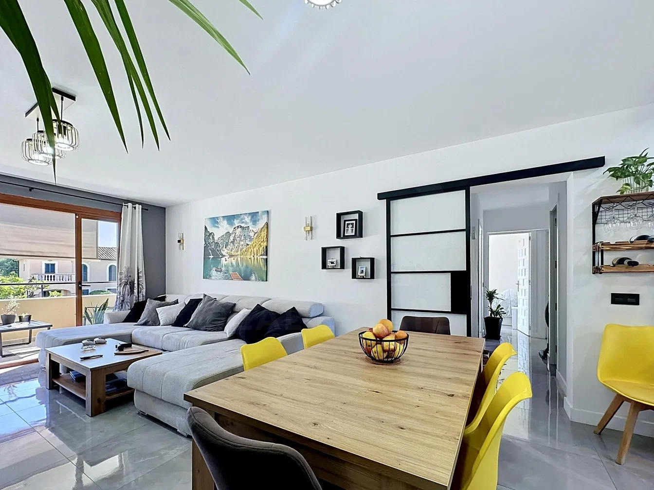 Living room; modern style, wood floor, natural light