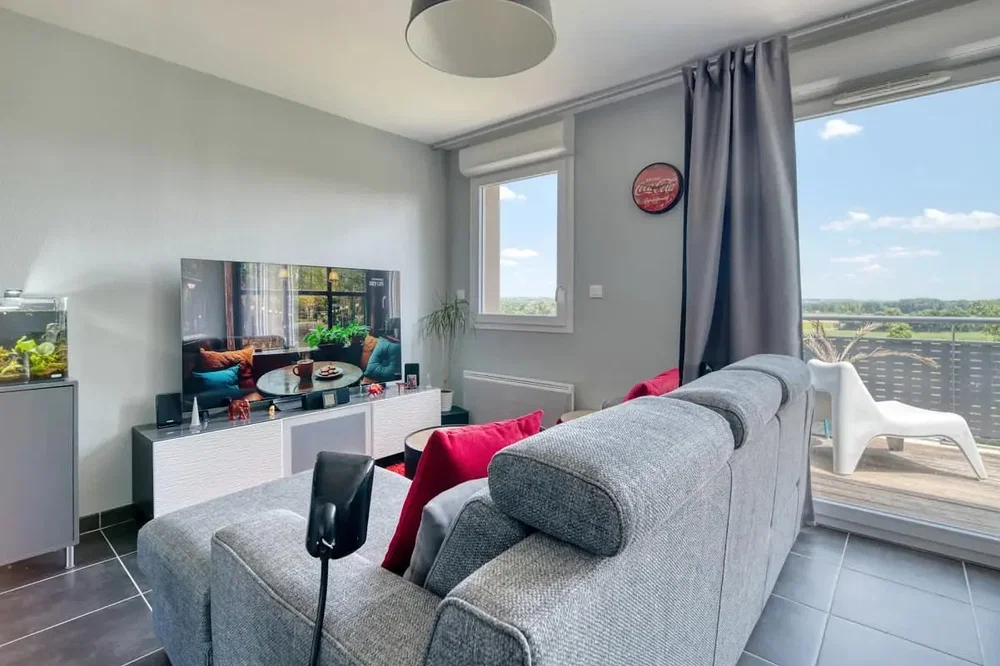 Wohnzimmer; blick, tageslicht, fliesenboden, moderner stil
