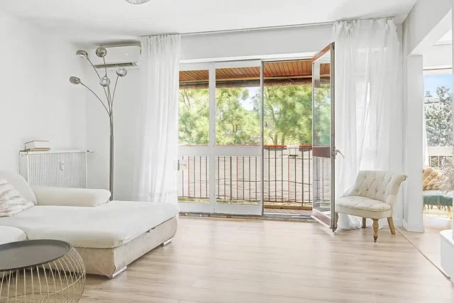 Wohnzimmer; blick, tageslicht, moderner stil, holzboden