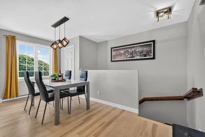 Living room; wood floor, natural light, modern style