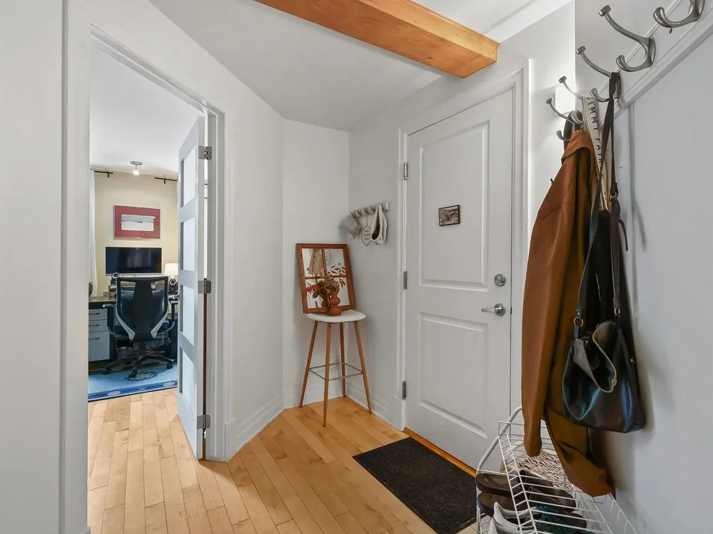 Cloakroom; wood floor, natural light