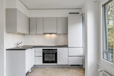 Cucina; elettrodomestici, luce naturale, pavimento in piastrelle