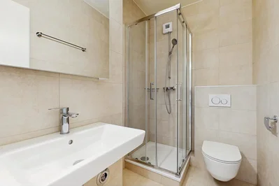 Banyo; tadilatlı, fayans zemin