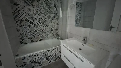 Badezimmer; fliesenboden, holzbalken, renoviert, tageslicht, moderner stil