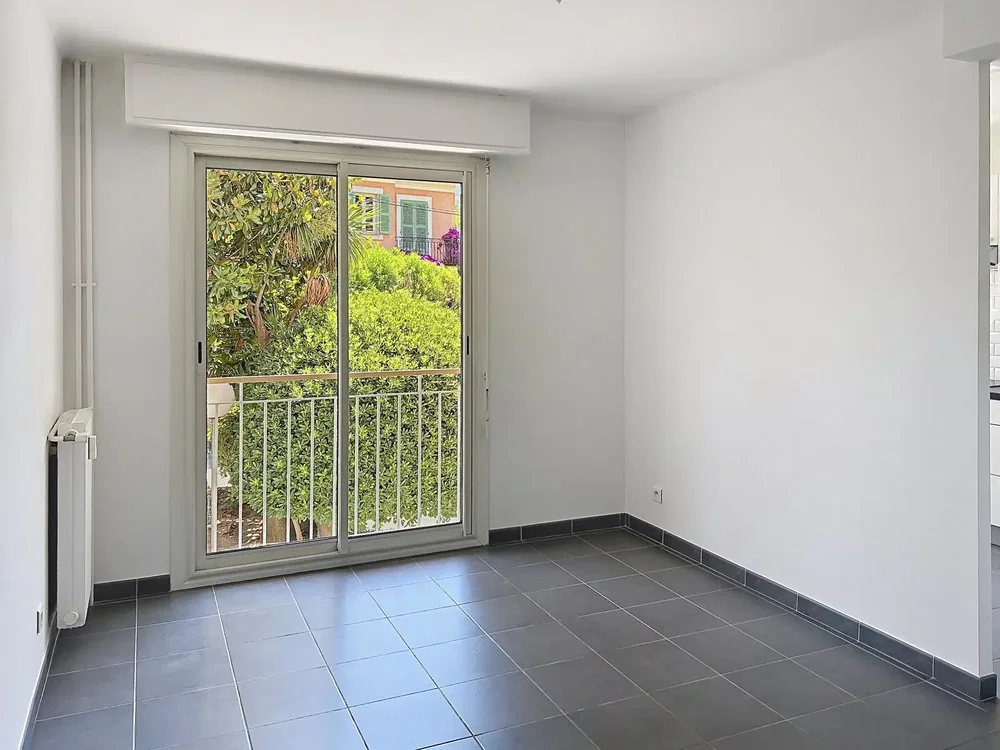 Other; tile floor, natural light