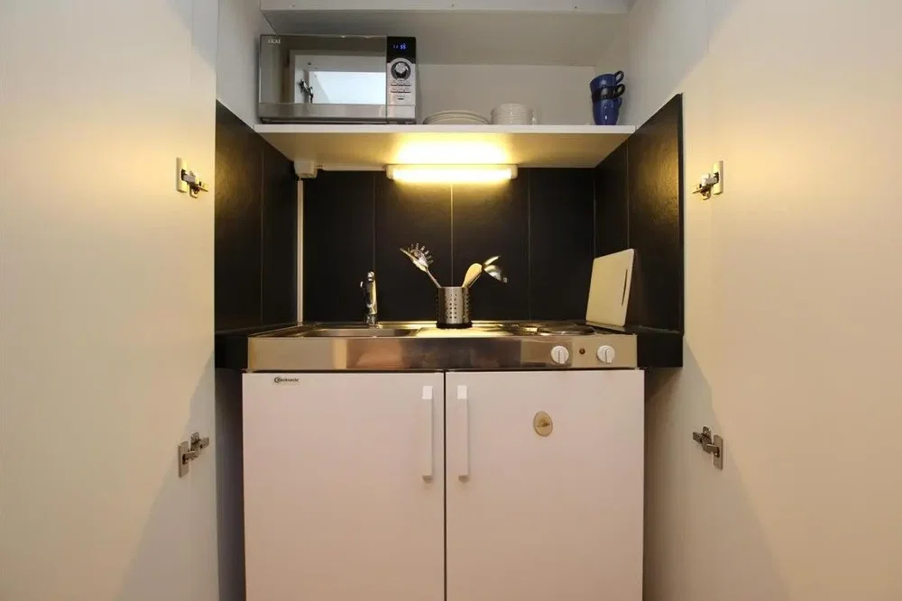 Cucina; elettrodomestici, luce naturale
