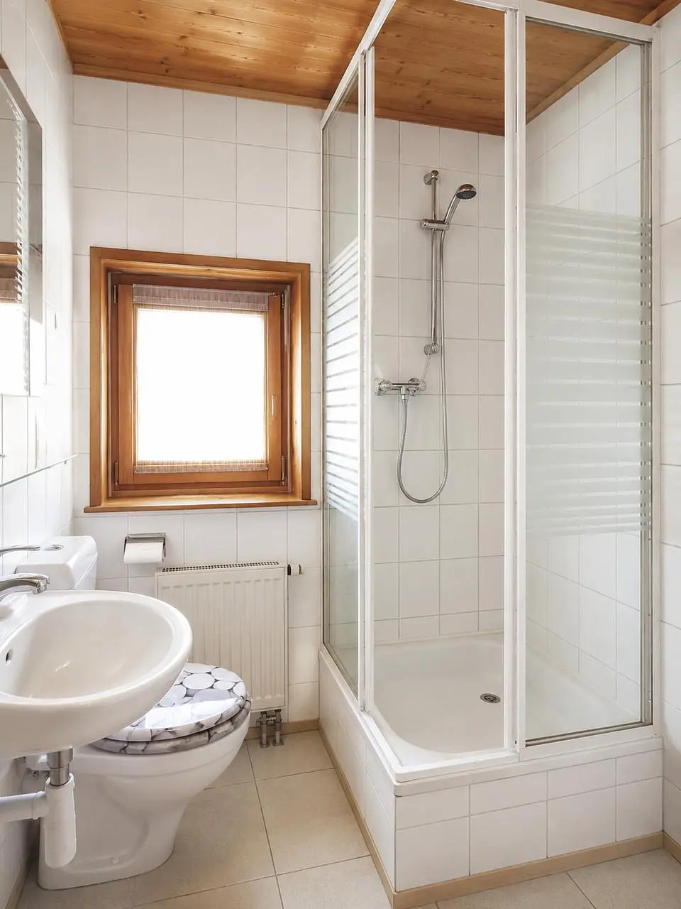 Bathroom; tile floor, natural light