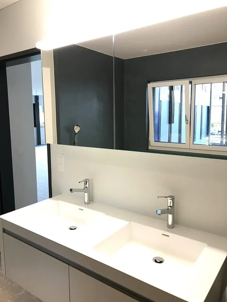 Bagno; ristrutturato, luce naturale, pavimento in piastrelle