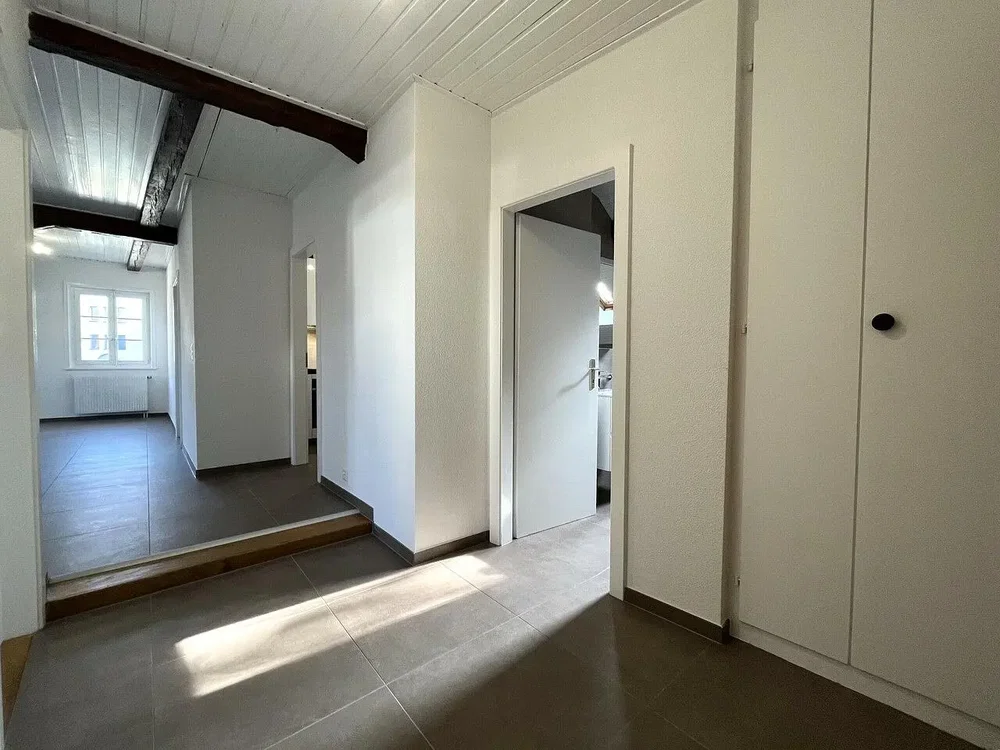 Altro; luce naturale, travi in legno, pavimento in piastrelle