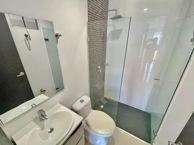 Badezimmer; fliesenboden, renoviert, tageslicht