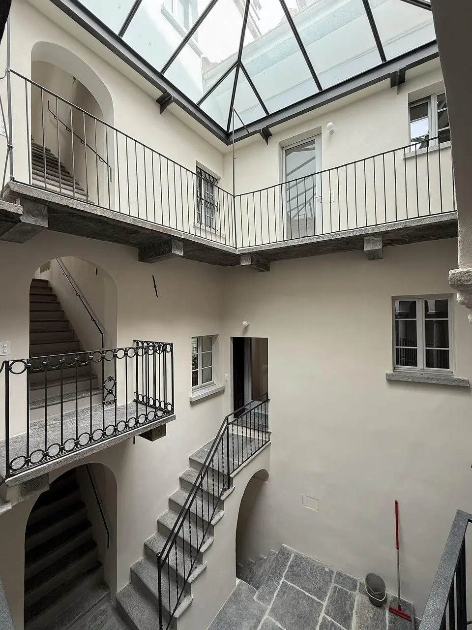 Sonstiges; hohe decken, tageslicht