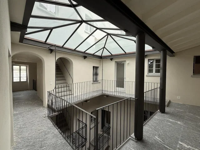 Altro; soffitti alti, luce naturale