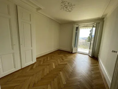 Schlafzimmer; holzboden, tageslicht, blick