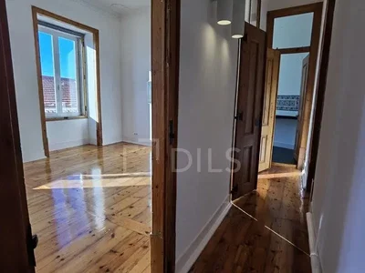 Altro; pavimento in legno, luce naturale