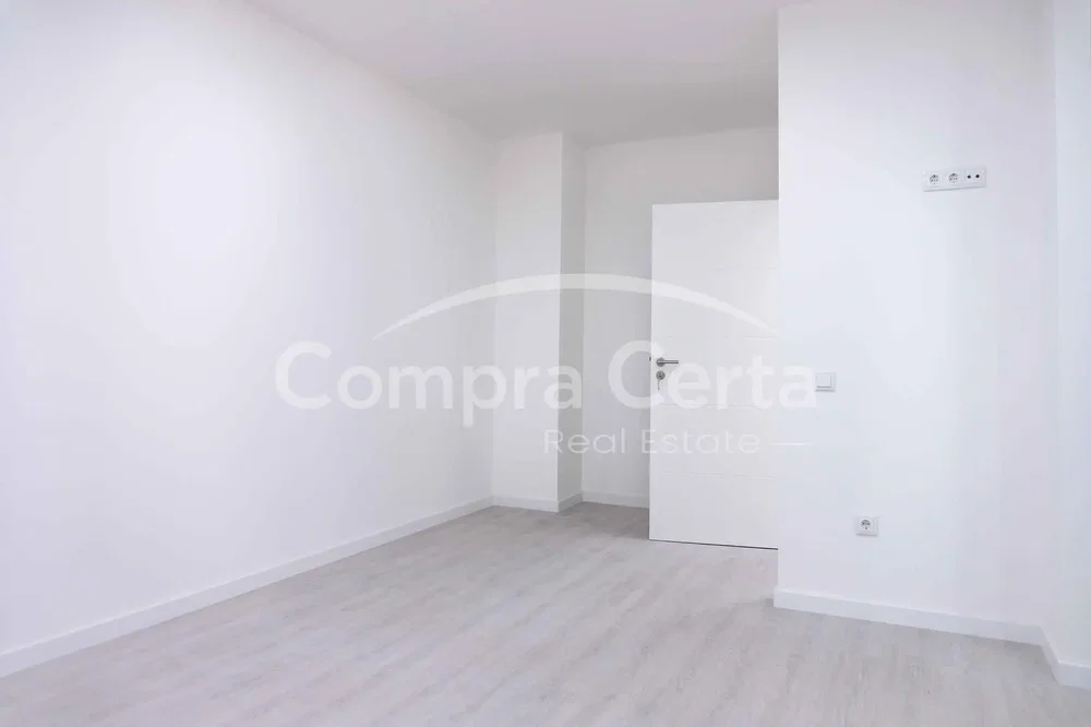 Other; tile floor, natural light