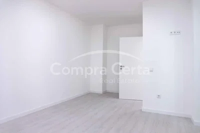 Other; tile floor, natural light