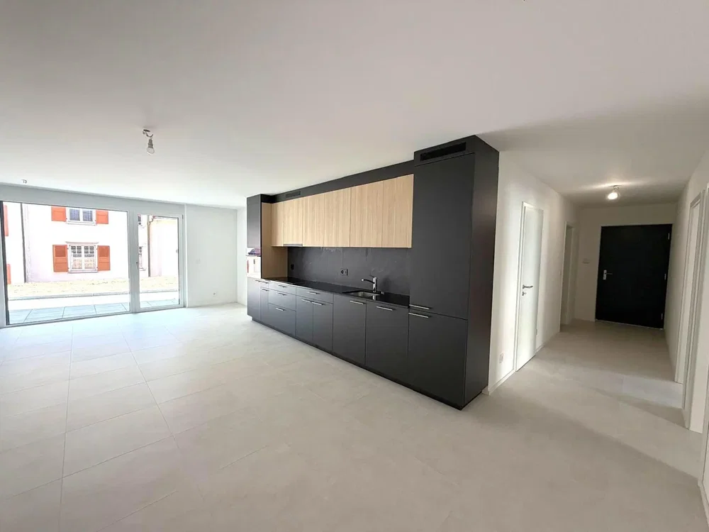Küche; fliesenboden, tageslicht, renoviert, küchengeräte