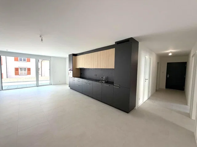 Cucina; pavimento in piastrelle, luce naturale, ristrutturato, elettrodomestici