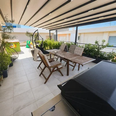 Terrasse; carrelage, lumière naturelle