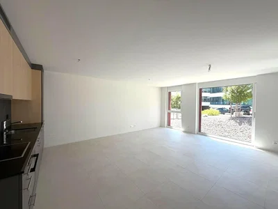 Wohnzimmer; fliesenboden, tageslicht, blick
