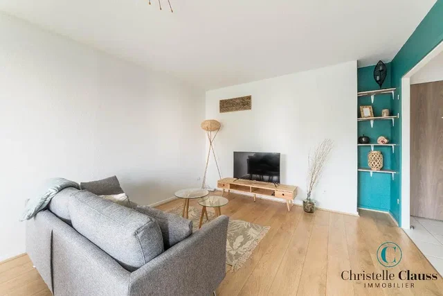 Wohnzimmer; holzboden, tageslicht, moderner stil