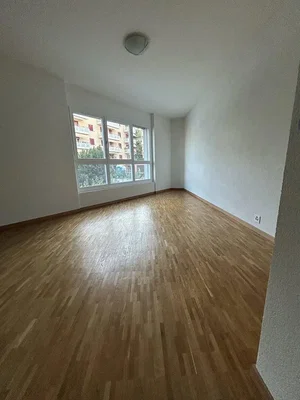 Camera da letto; pavimento in legno, luce naturale