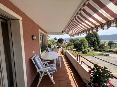 Balkon; blick, fliesenboden, tageslicht