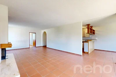 Salon; carrelage, lumière naturelle