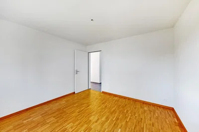 Camera da letto; pavimento in legno, luce naturale