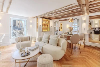 Wohnzimmer; holzbalken, holzboden, tageslicht, moderner stil, blick
