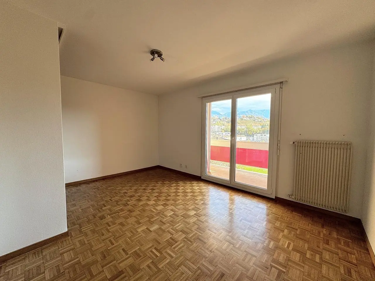 Wohnzimmer; holzboden, tageslicht, blick
