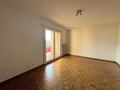 Wohnzimmer; holzboden, tageslicht