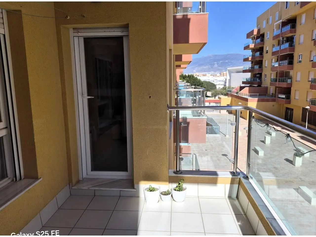 Balkon; pogled, prirodna svjetlost, pločice