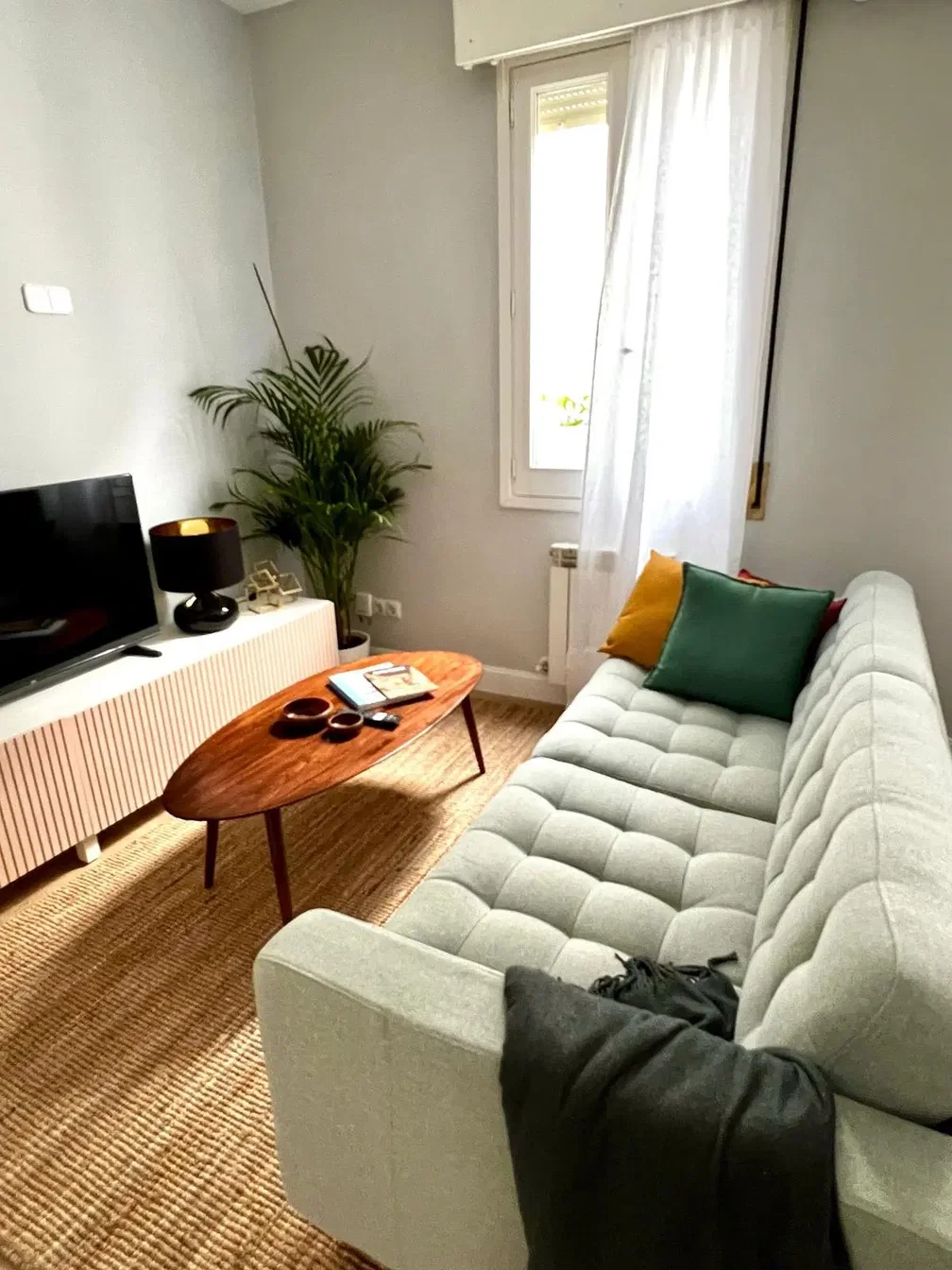 Oturma odası; doğal ışık, modern stil