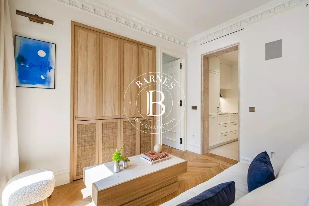 Salon; lumière naturelle, parquet, style moderne